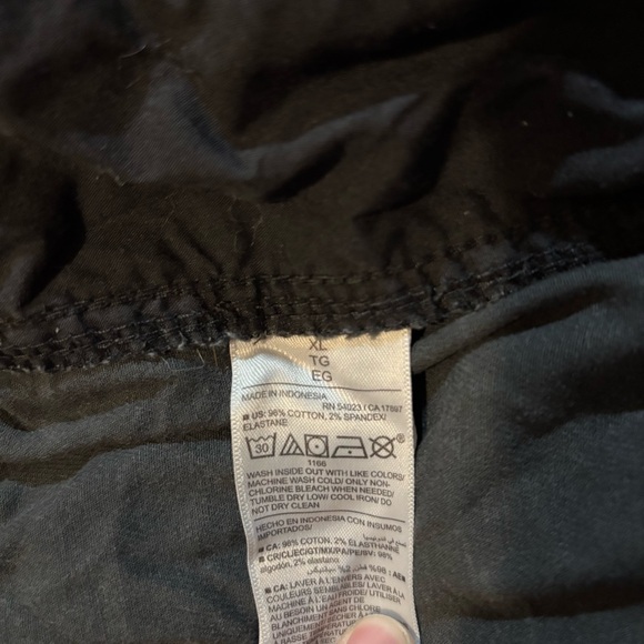 Old Navy Women’s Black High-Rise Balloon Cargo Pants - Picture 4 of 4